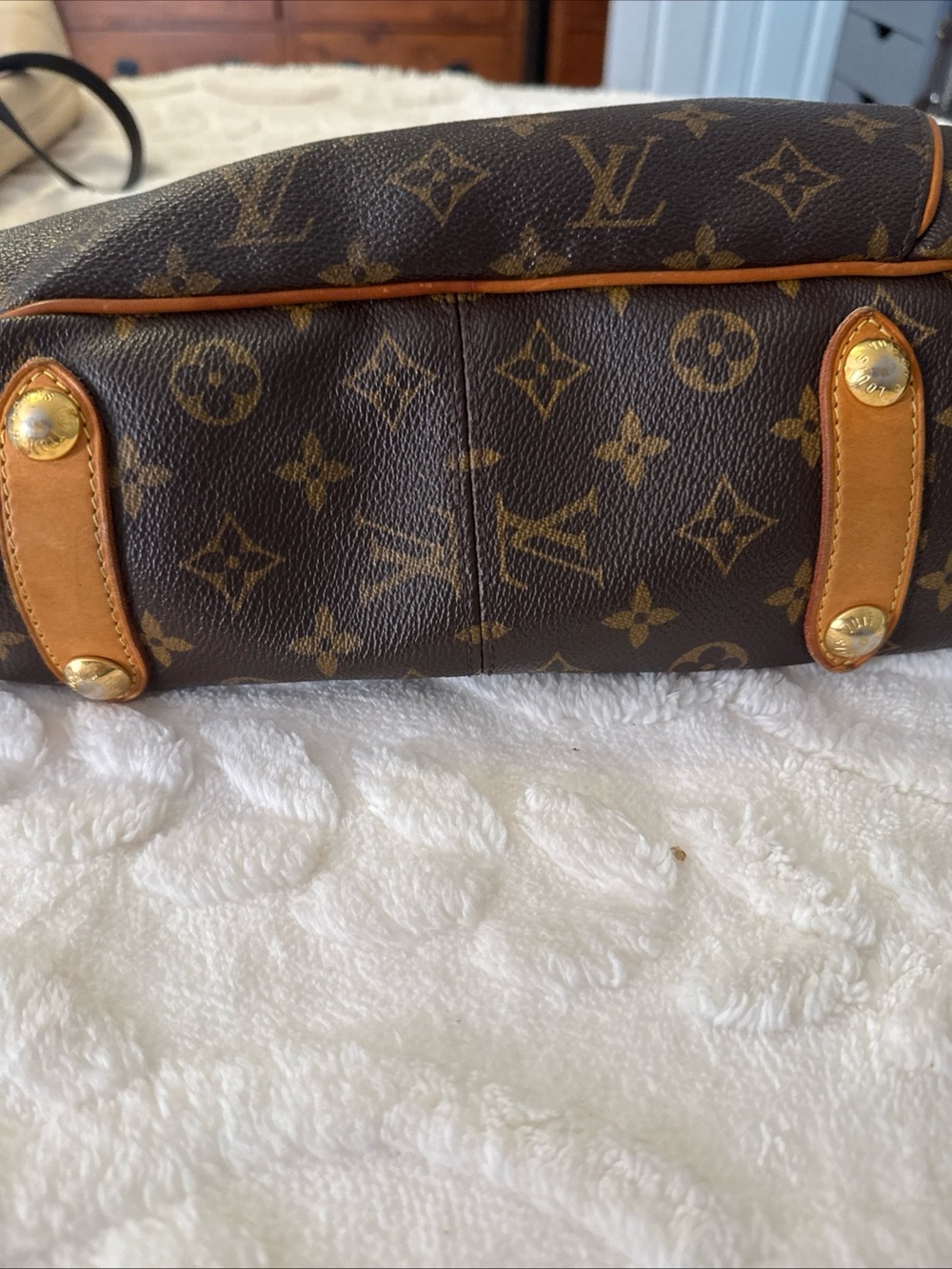 Louis Vuitton Galleria PM Brown Monogram Hobo Shoulder Bag with Tan Trim - Picture 12 of 16